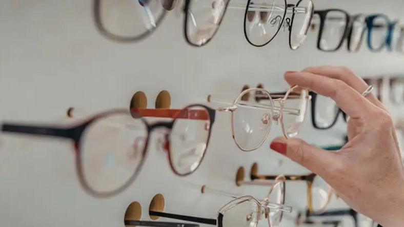 How to Choose Eyeglass Lenses: Types, Coatings & Fit